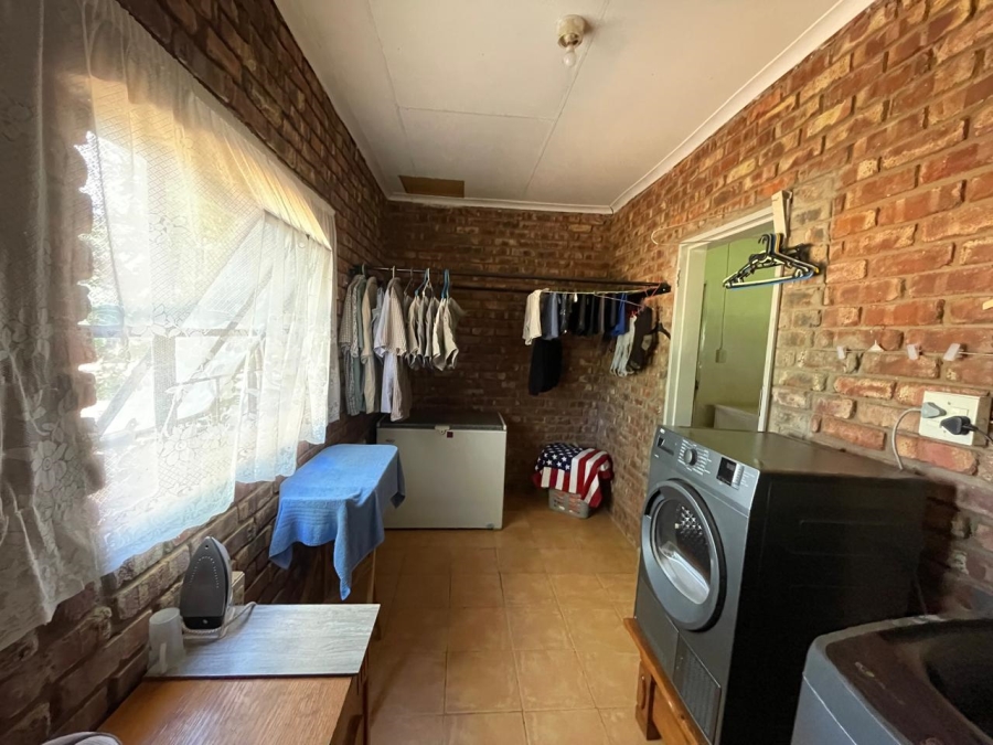 6 Bedroom Property for Sale in Bloemhof Rural North West